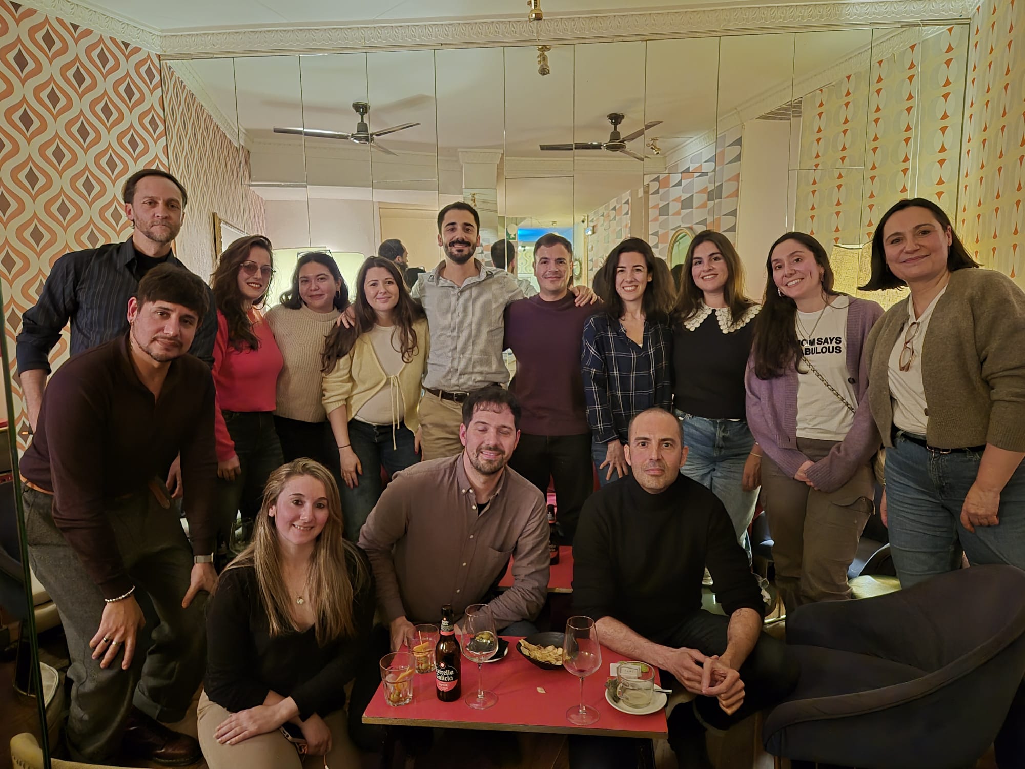 Asistentes de una tertulia del club